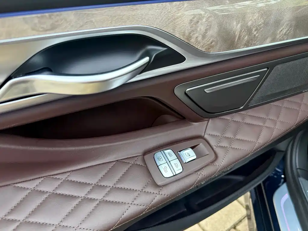 BMW 7 Series — фото 11