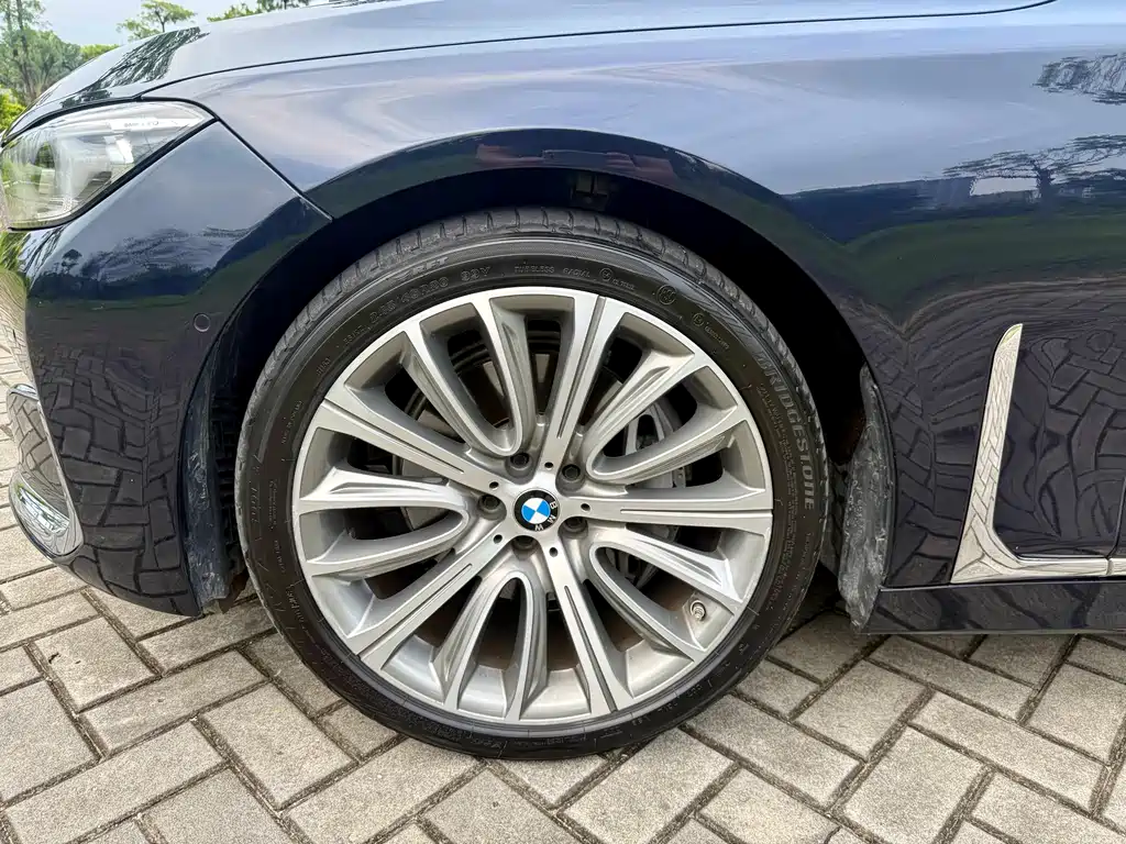 BMW 7 Series — фото 18