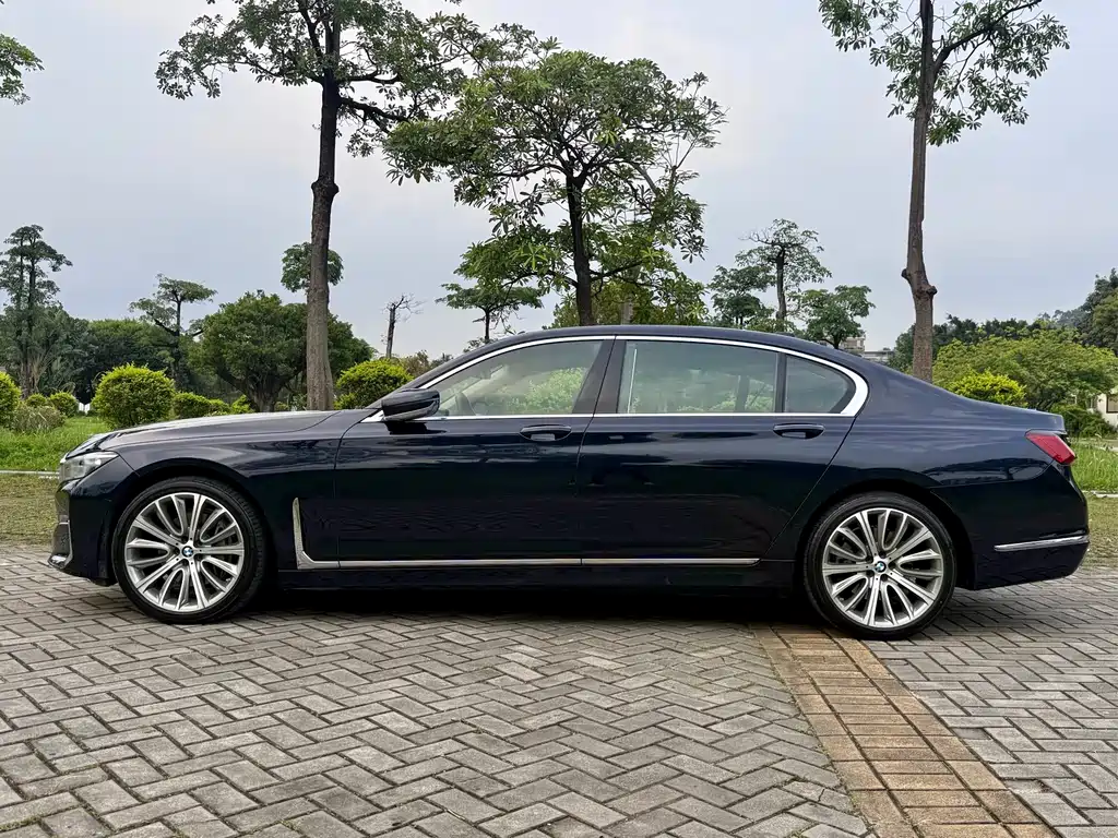 BMW 7 Series — фото 22