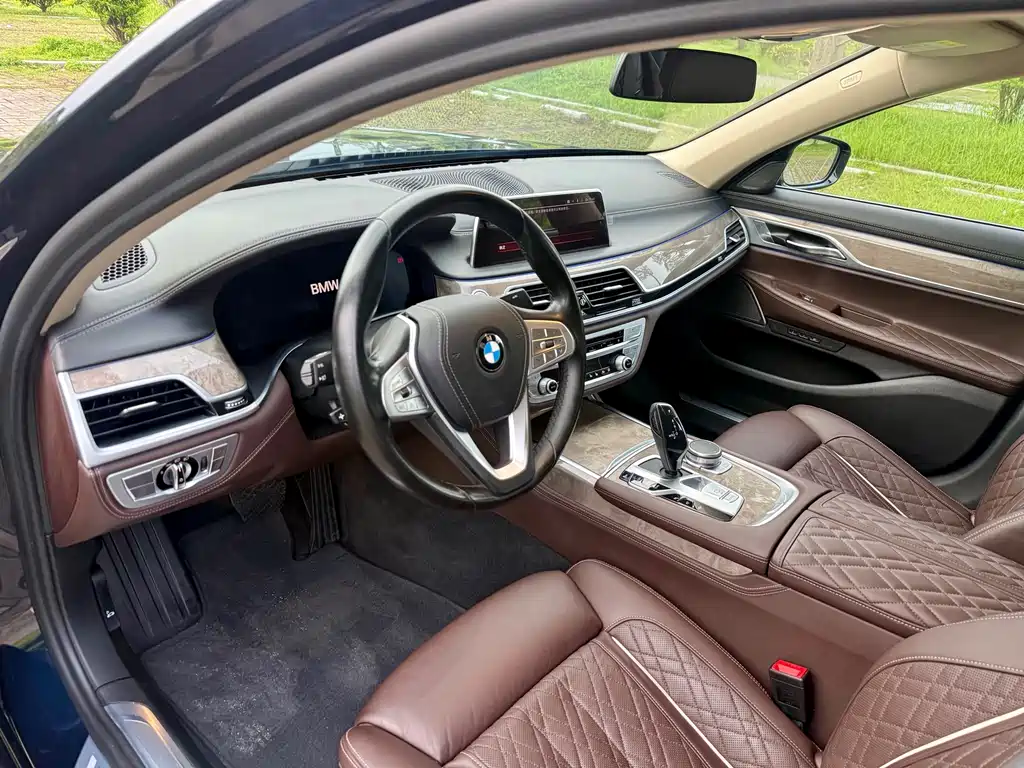 BMW 7 Series — фото 6