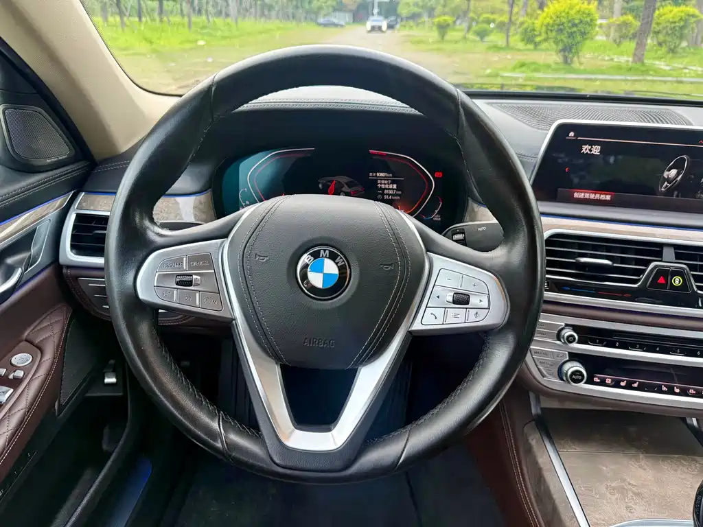 BMW 7 Series — фото 9