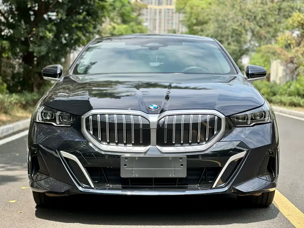 BMW 5 Series — фото 3