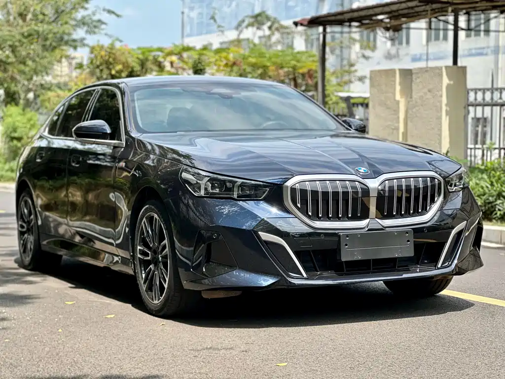 BMW 5 Series — фото 4