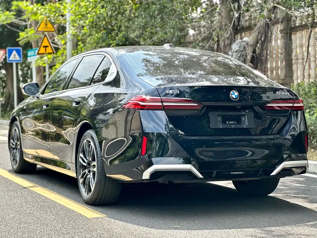 BMW 5 Series — фото 10
