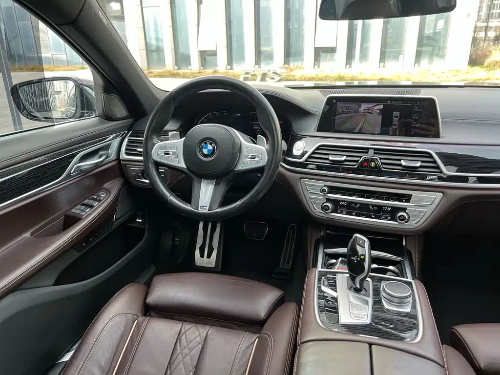 BMW 7 Series — фото 11