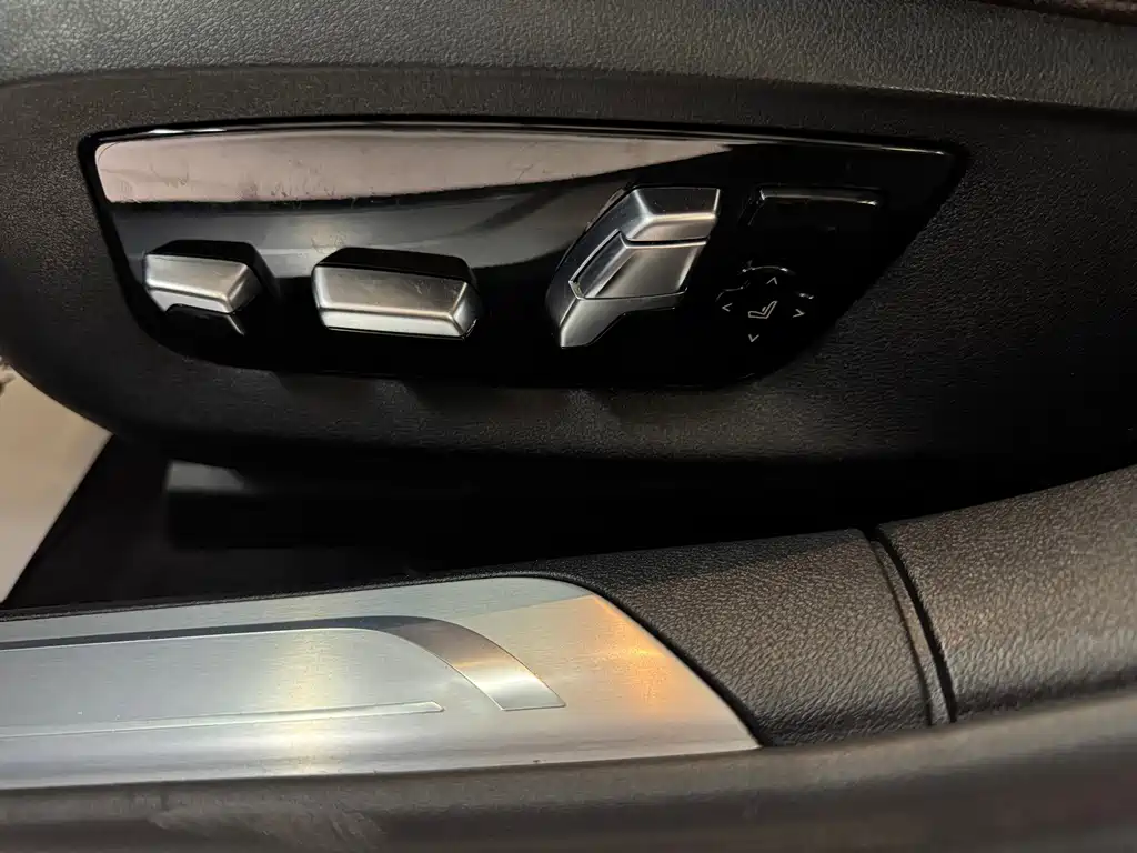 BMW 7 Series — фото 13
