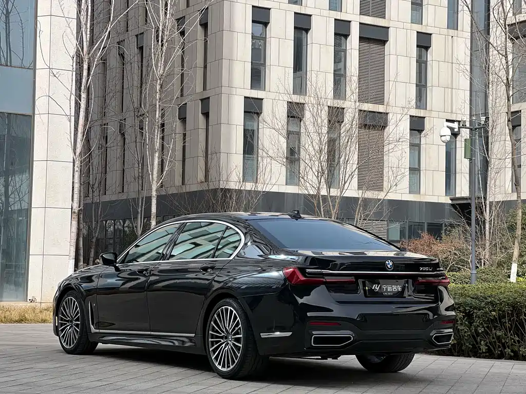BMW 7 Series — фото 20