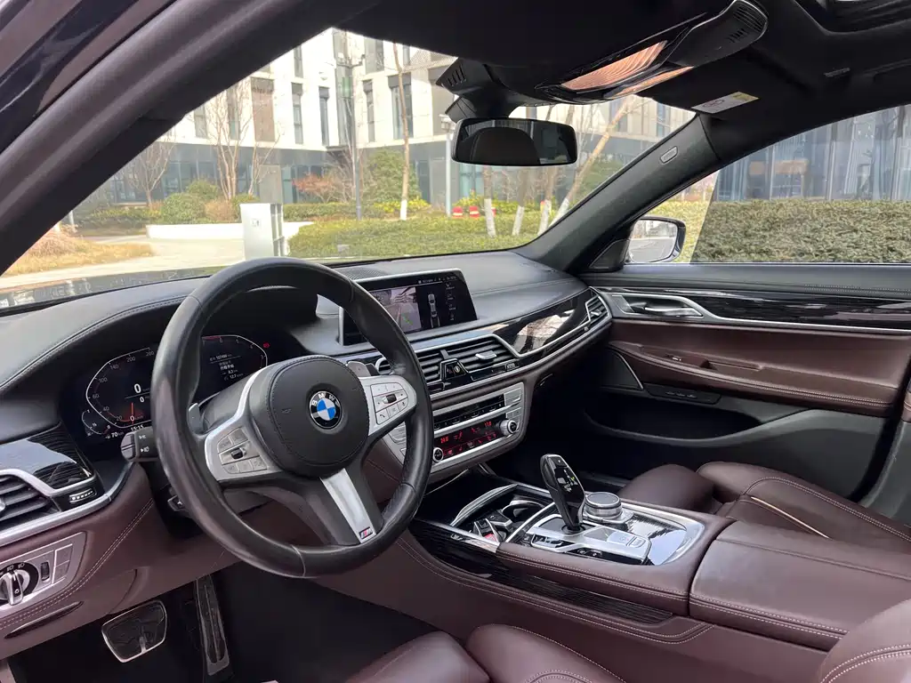 BMW 7 Series — фото 4