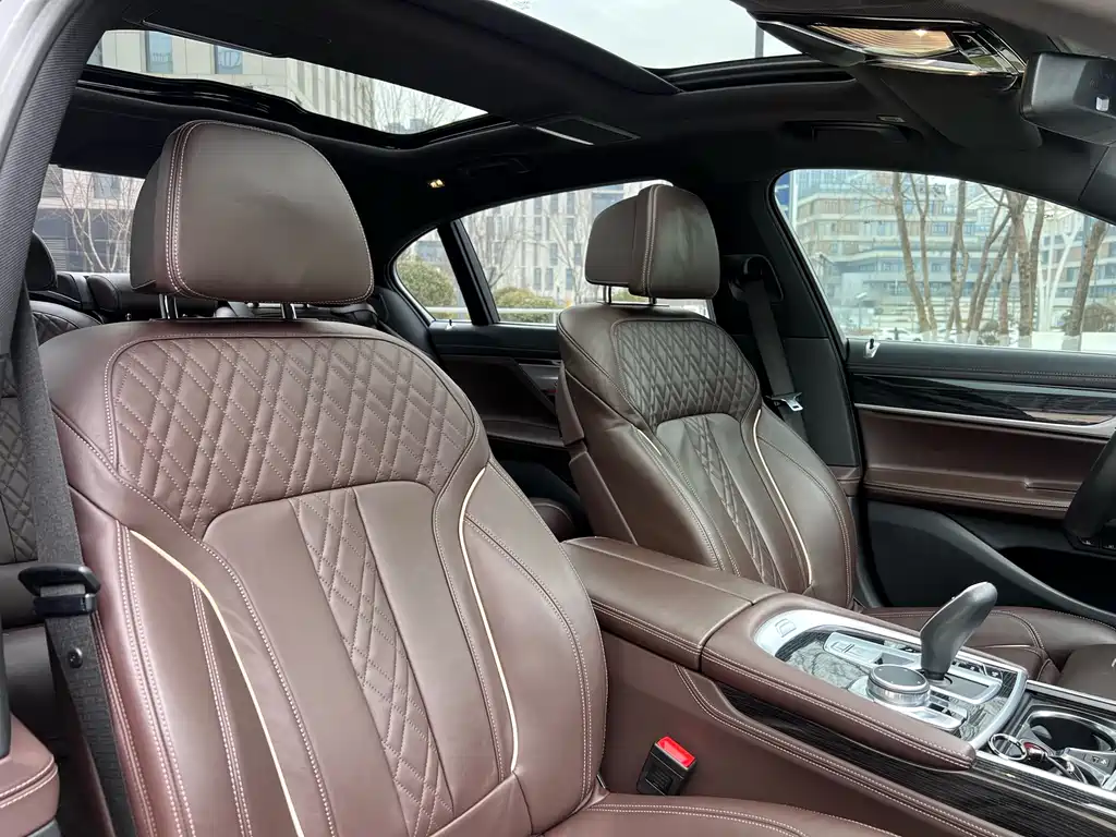 BMW 7 Series — фото 11