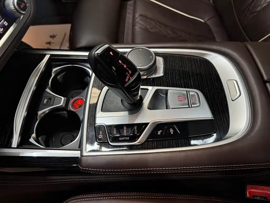 BMW 7 Series — фото 14