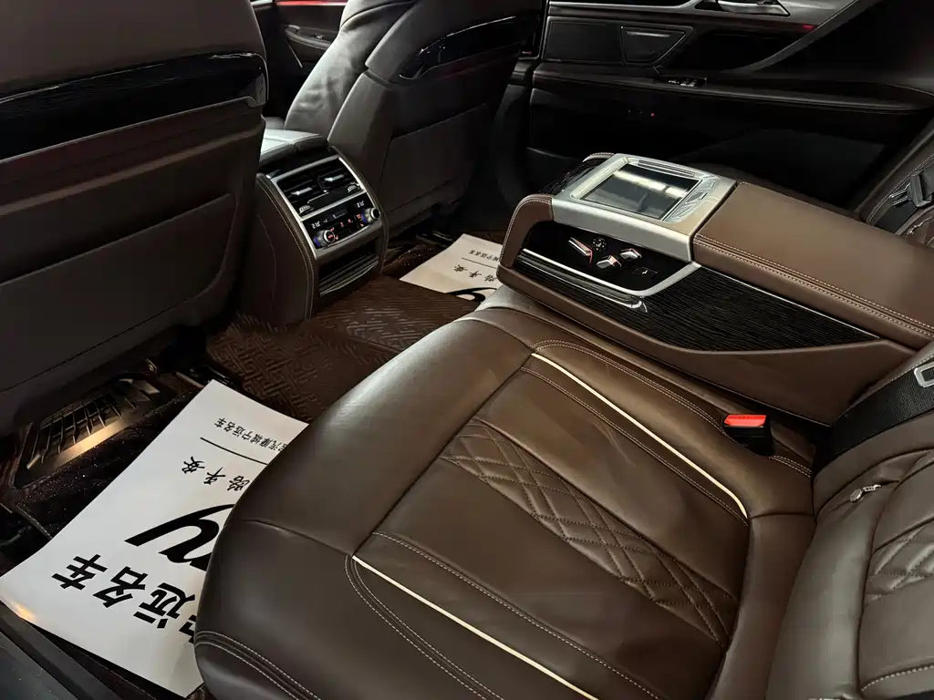 BMW 7 Series — фото 16