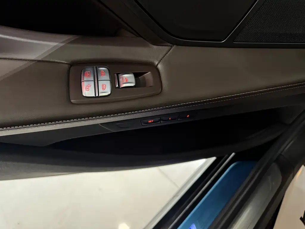 BMW 7 Series — фото 17