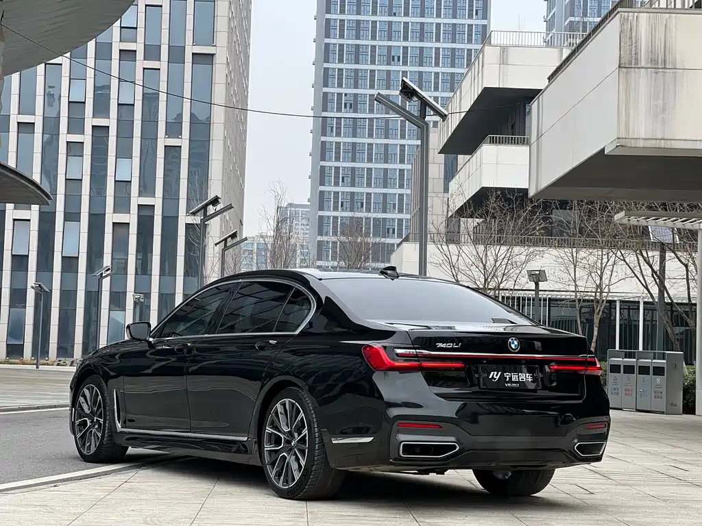 BMW 7 Series — фото 19