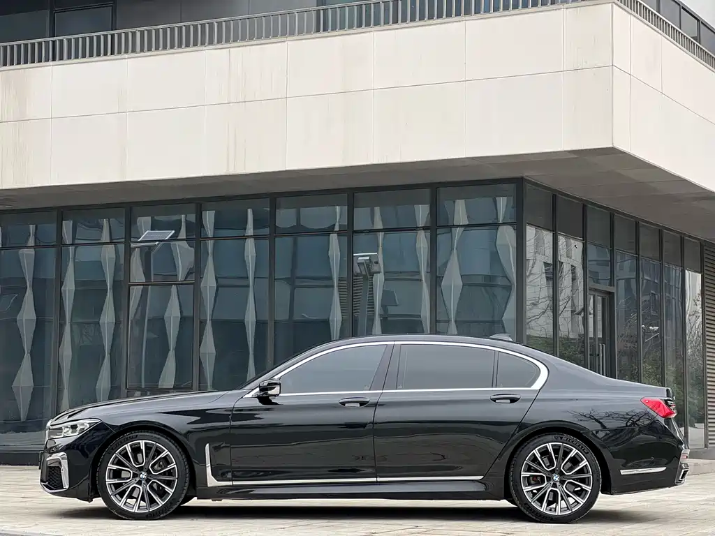 BMW 7 Series — фото 3