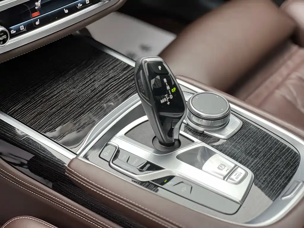BMW 7 Series — фото 9