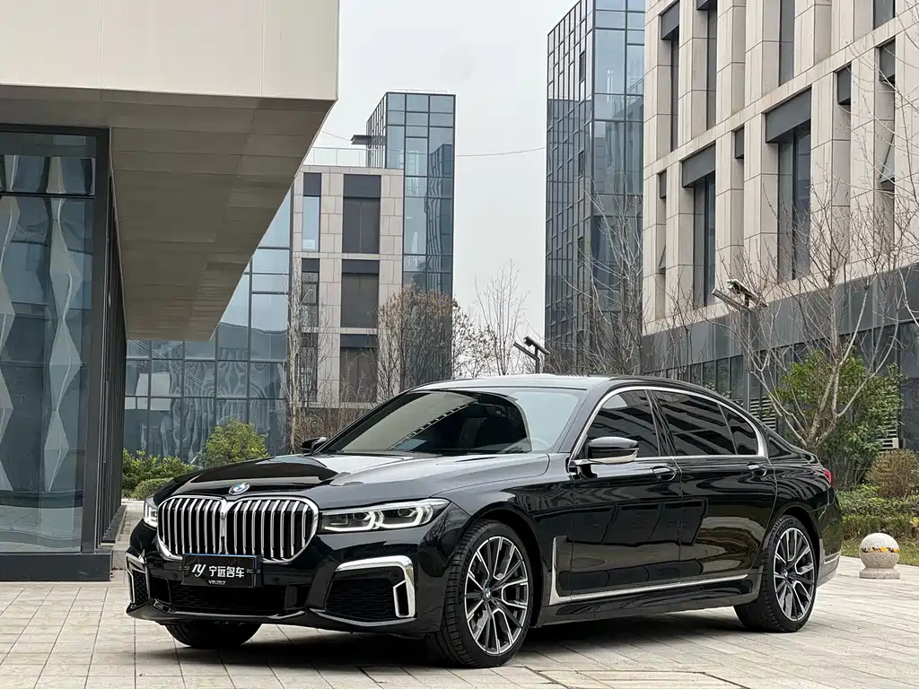 BMW 7 Series — фото 1