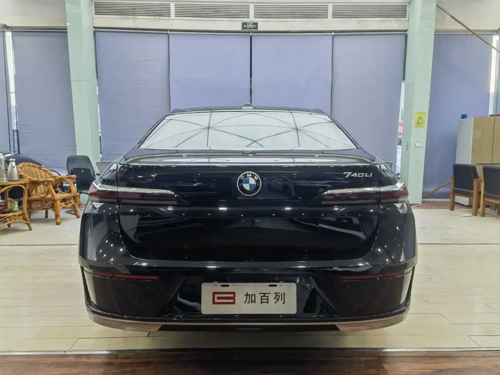 BMW 7 Series — фото 16