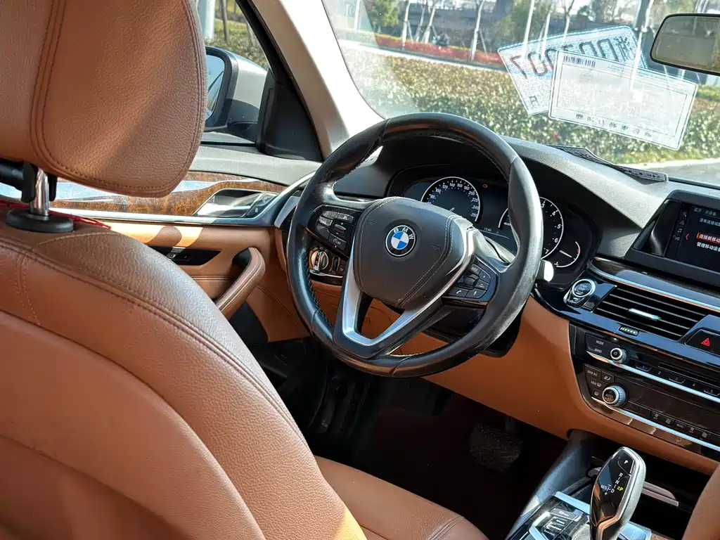 BMW 5 Series — фото 11