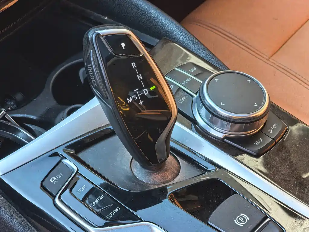 BMW 5 Series — фото 15