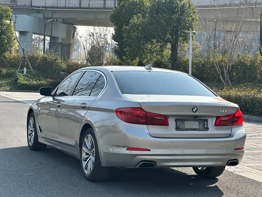 BMW 5 Series — фото 4