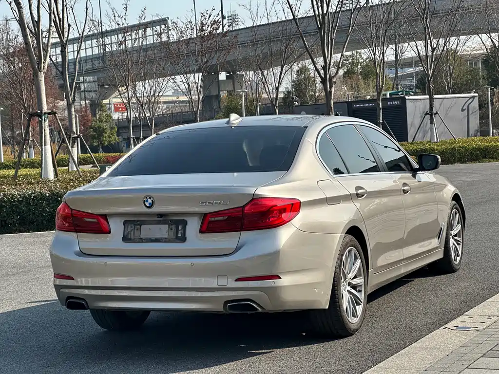 BMW 5 Series — фото 6
