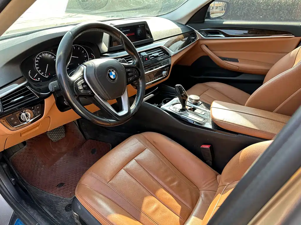 BMW 5 Series — фото 9