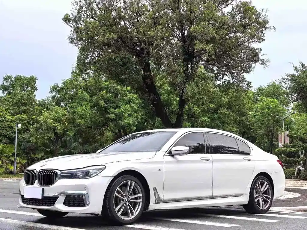 BMW 7 Series — фото 1