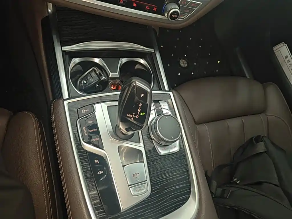 BMW 7 Series — фото 14