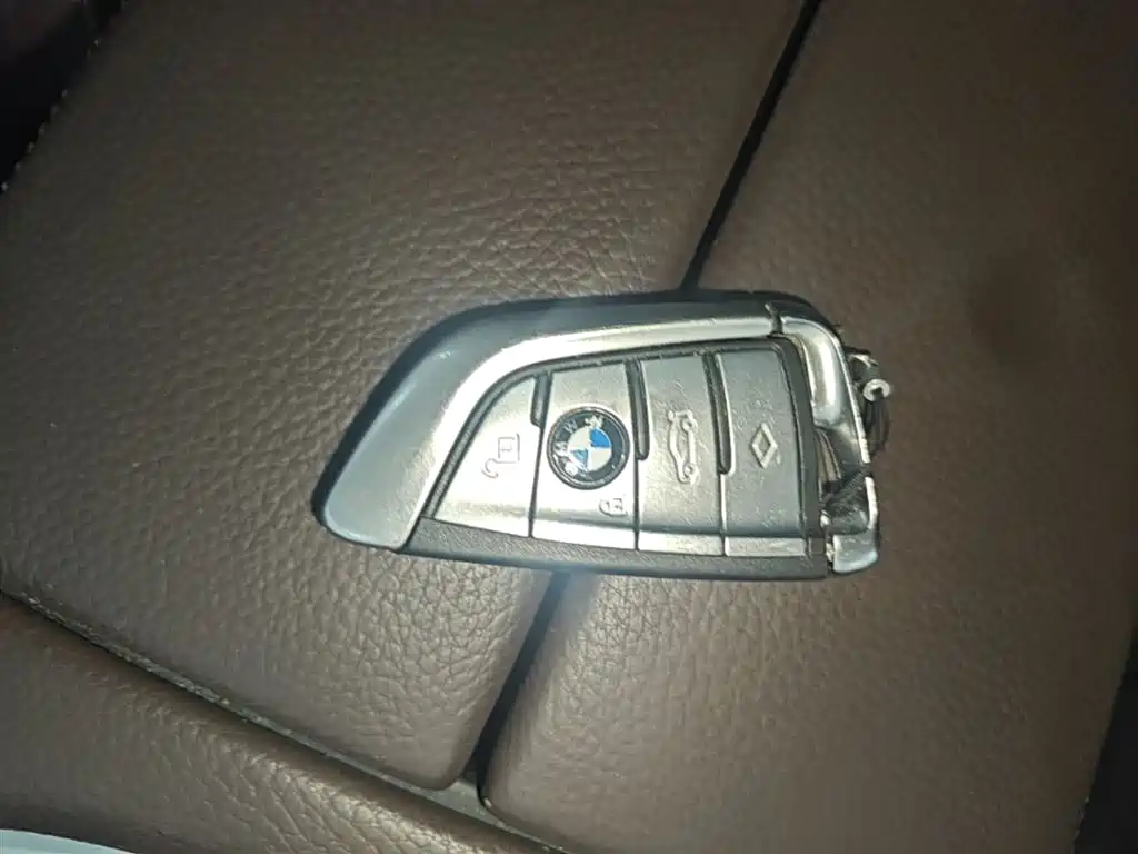 BMW 7 Series — фото 9
