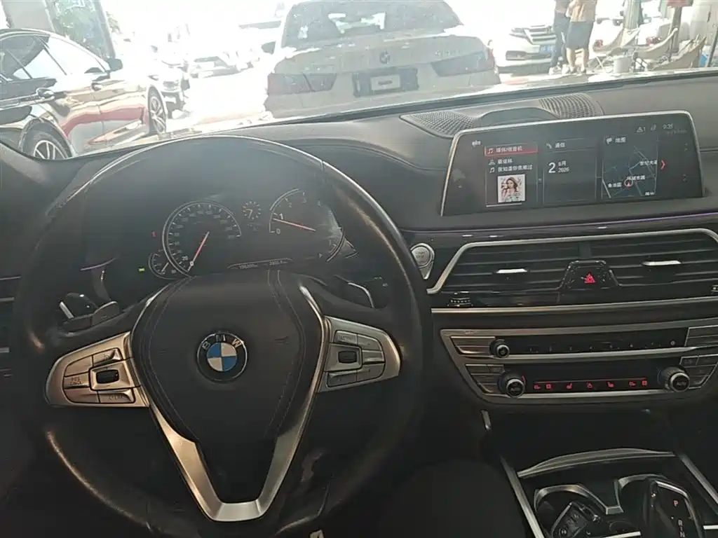 BMW 7 Series — фото 10