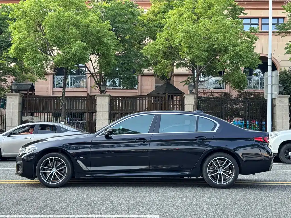 BMW 5 Series — фото 16