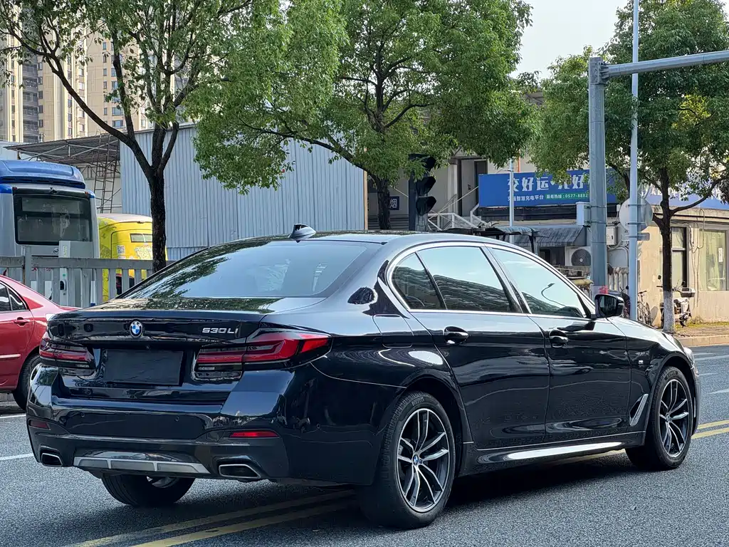 BMW 5 Series — фото 4