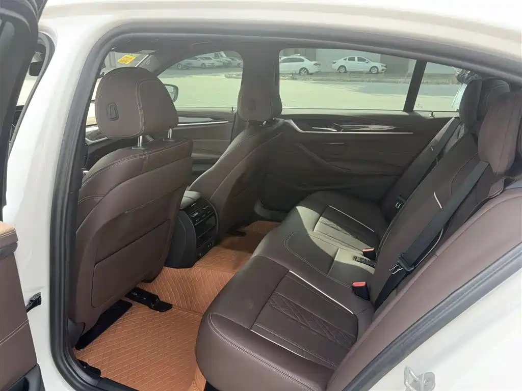 BMW 5 Series — фото 13