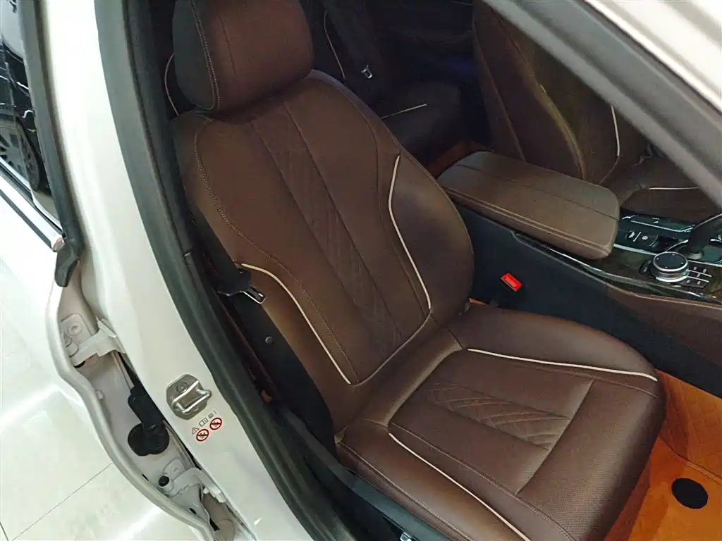 BMW 5 Series — фото 16