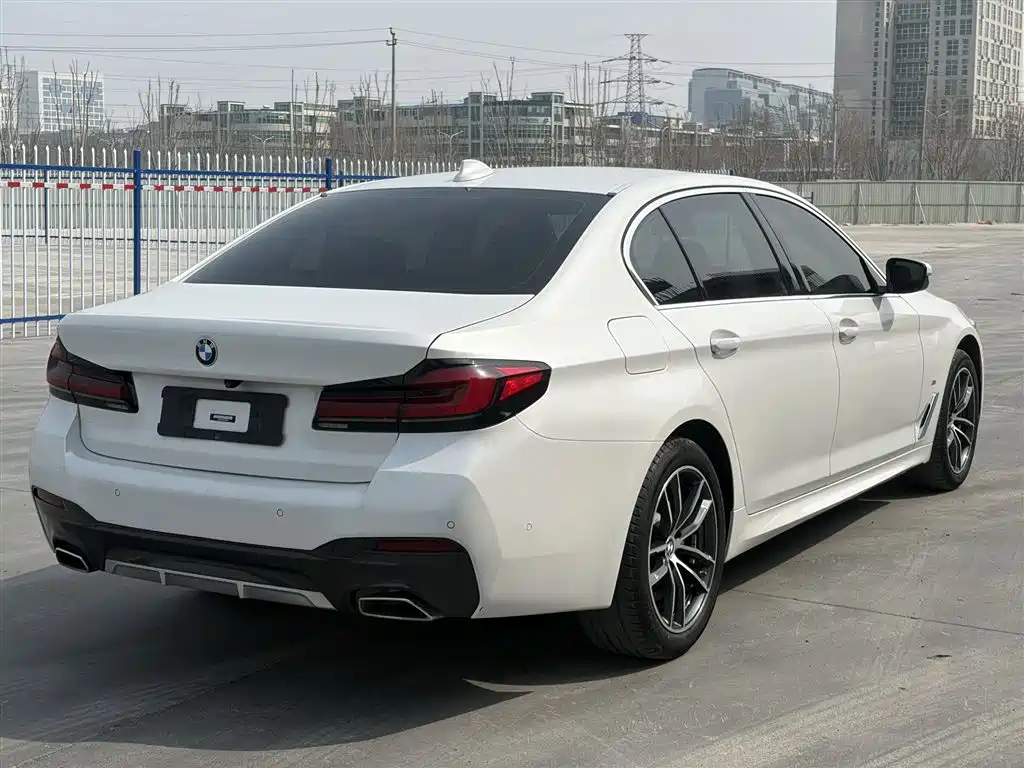 BMW 5 Series — фото 22