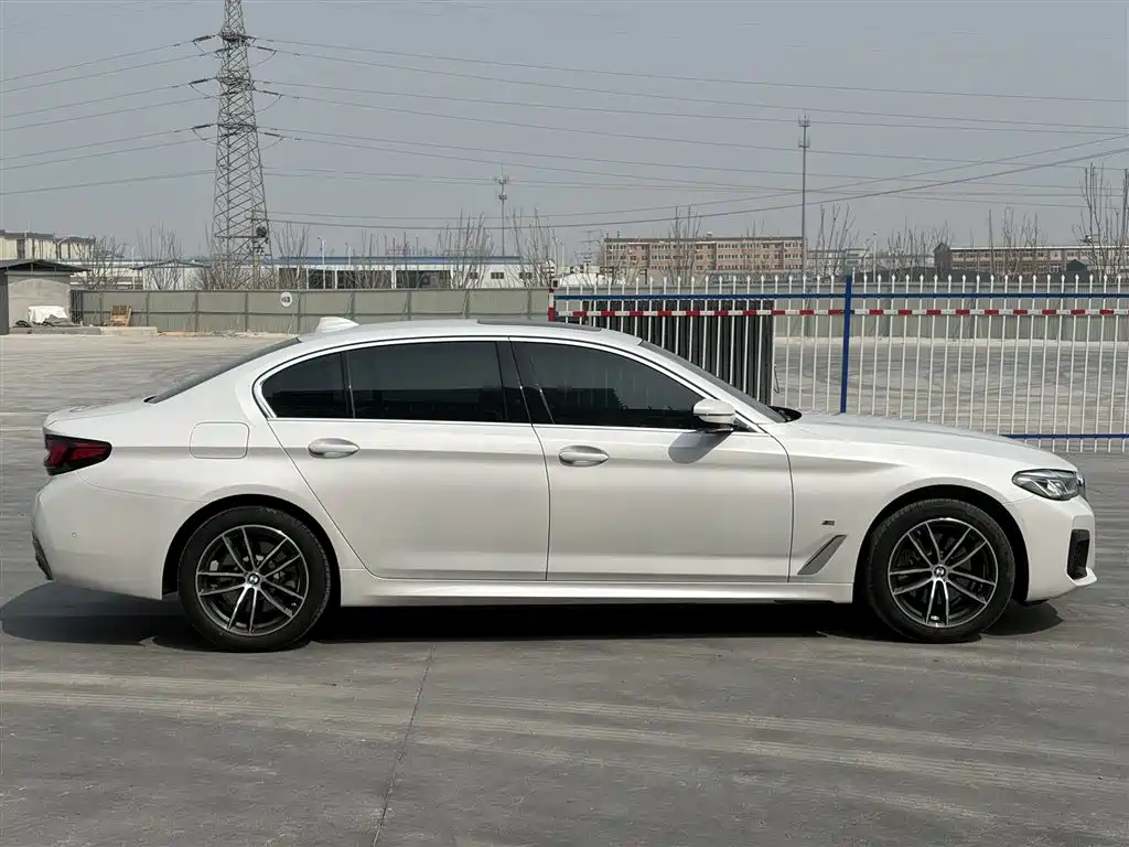 BMW 5 Series — фото 23