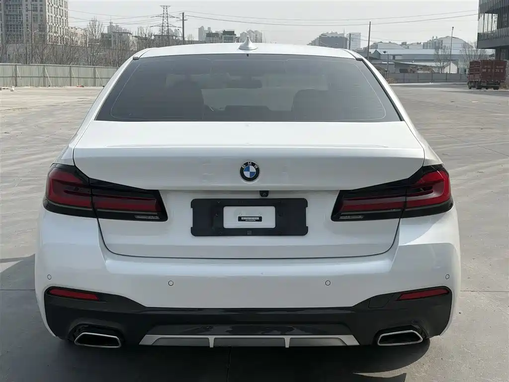 BMW 5 Series — фото 24