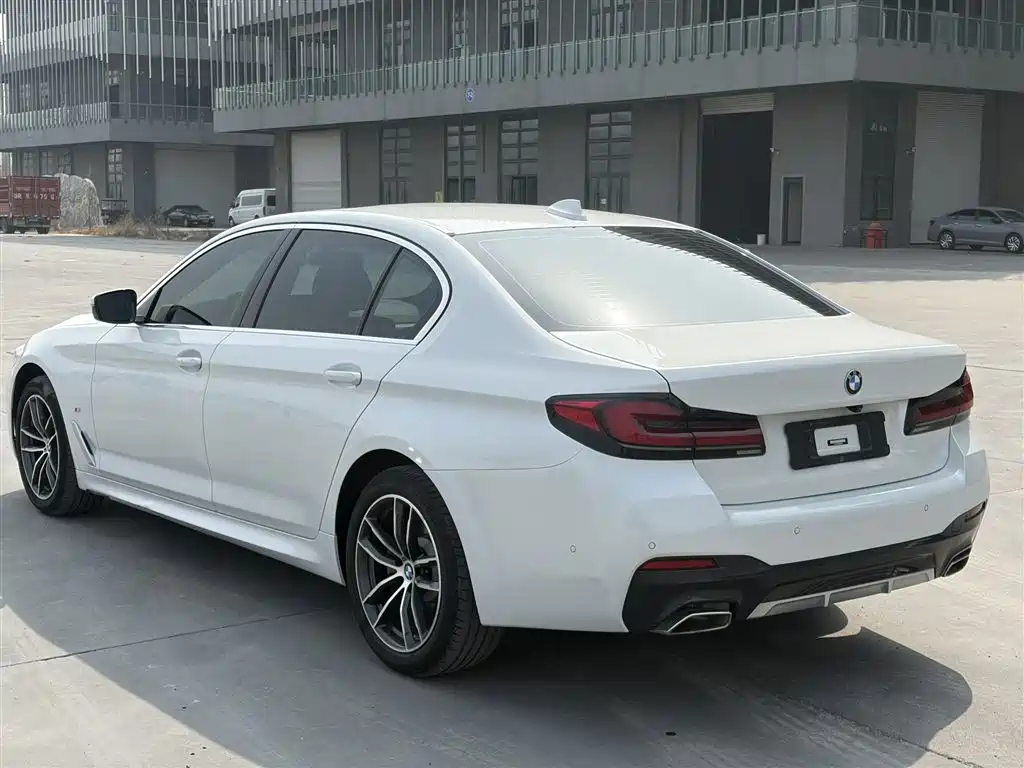 BMW 5 Series — фото 25