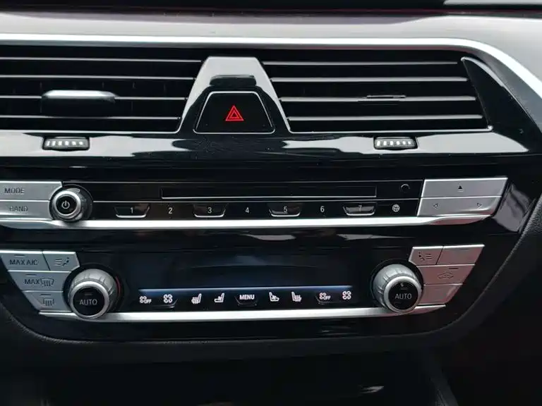 BMW 5 Series — фото 16