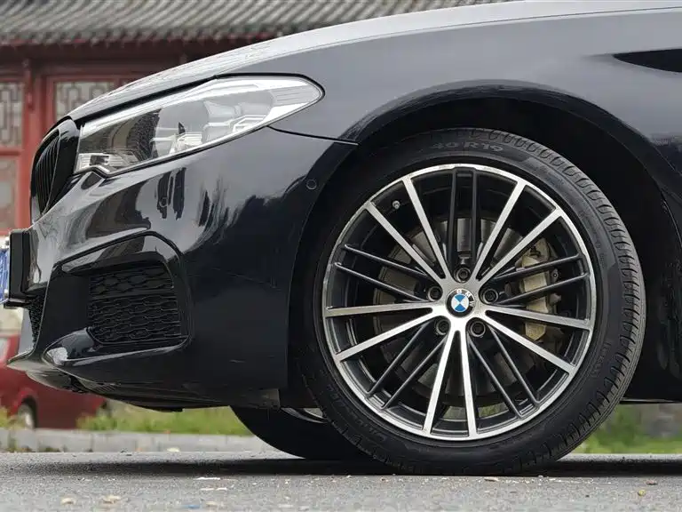 BMW 5 Series — фото 4