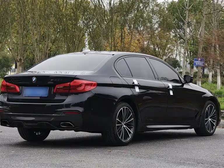 BMW 5 Series — фото 8