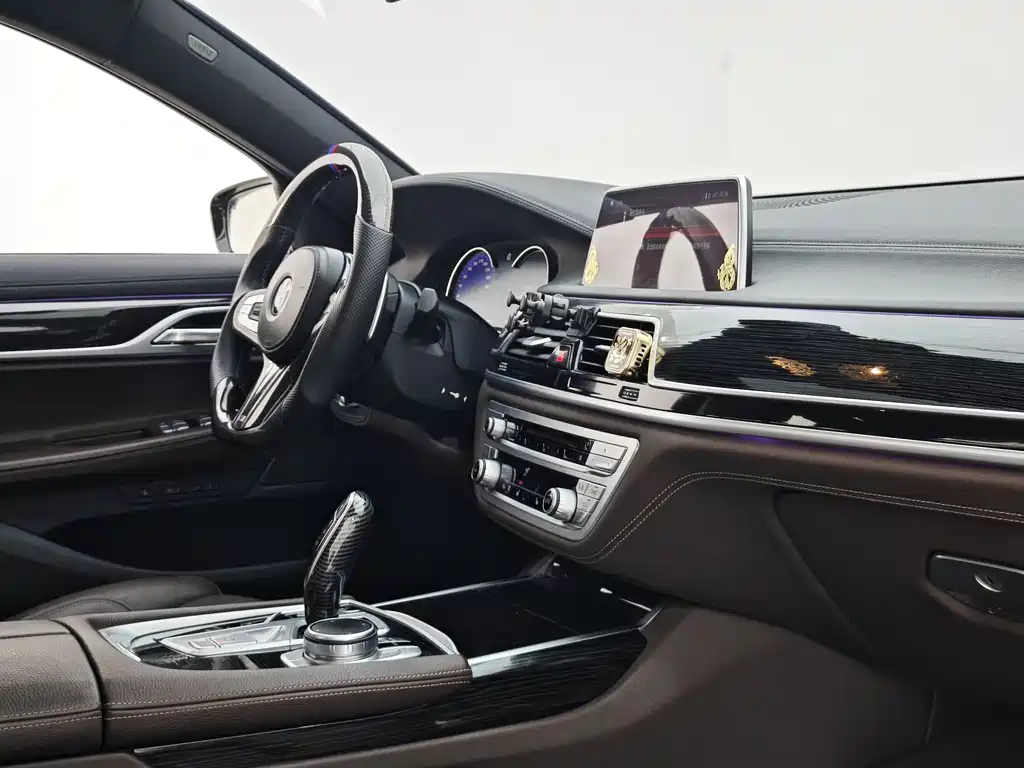 BMW 7 Series — фото 11
