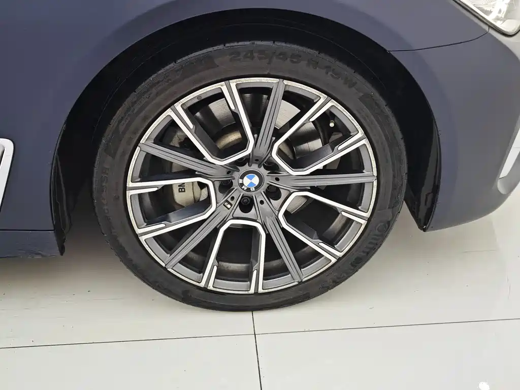 BMW 7 Series — фото 13