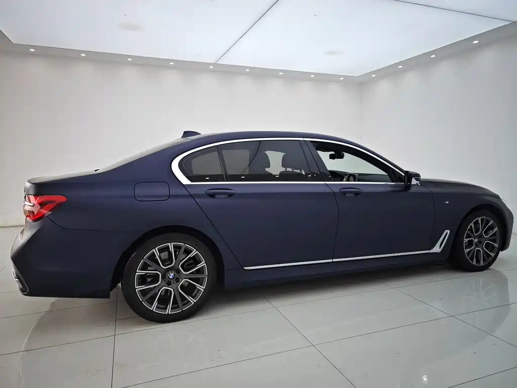 BMW 7 Series — фото 17