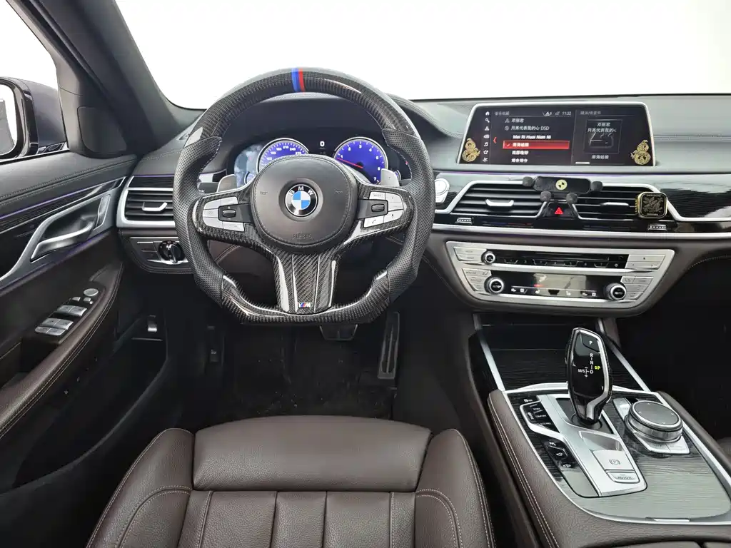 BMW 7 Series — фото 21