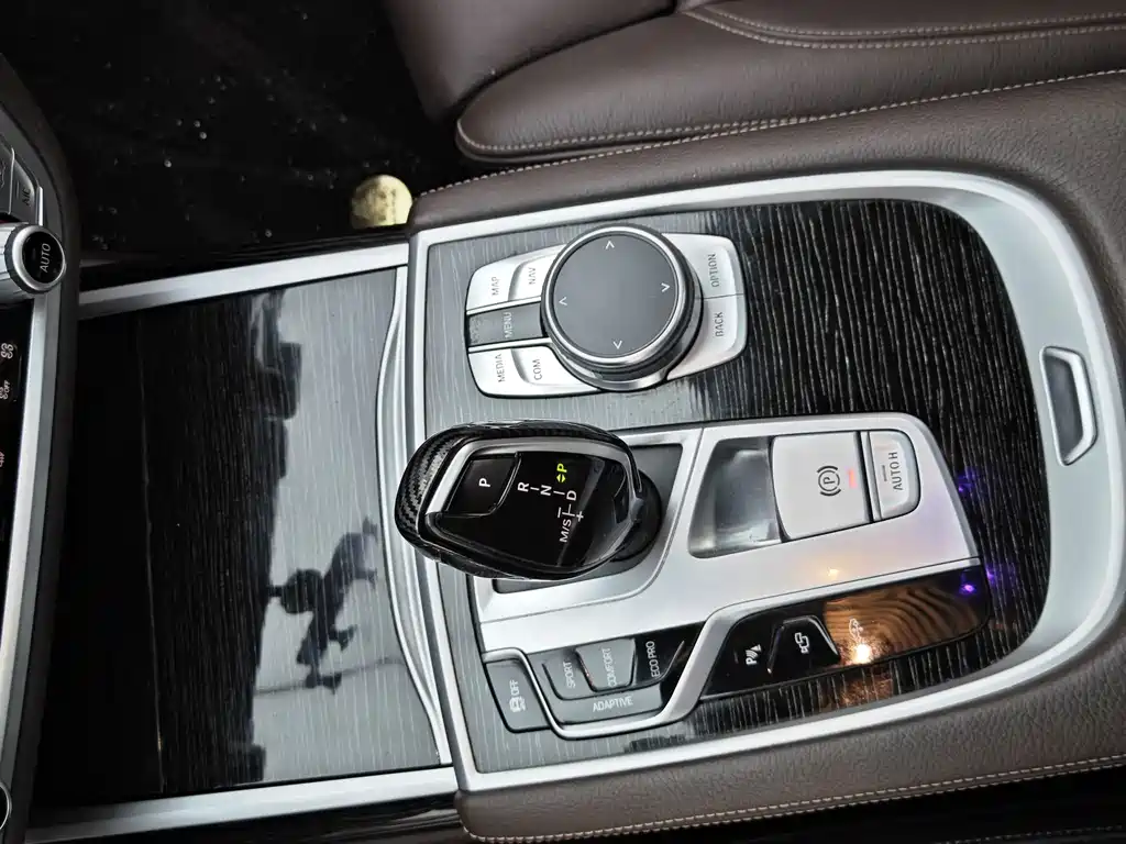 BMW 7 Series — фото 25
