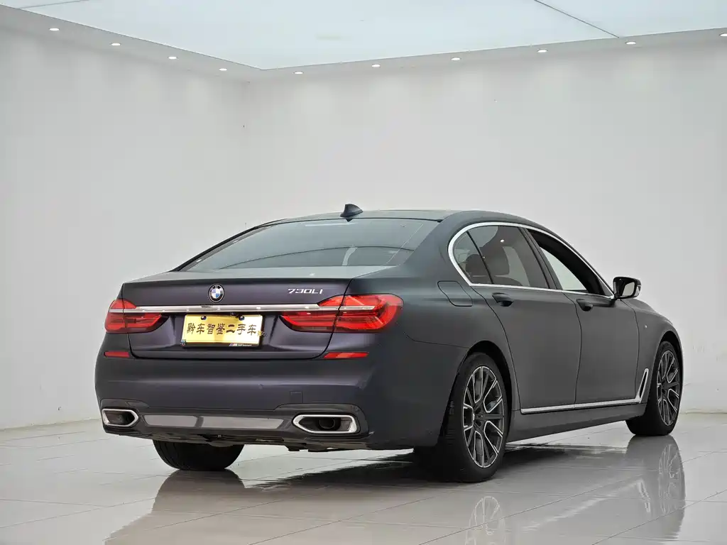BMW 7 Series — фото 6