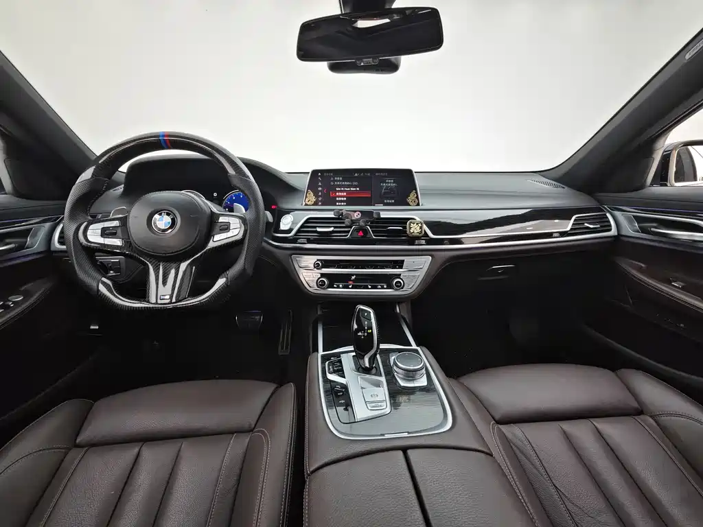 BMW 7 Series — фото 9