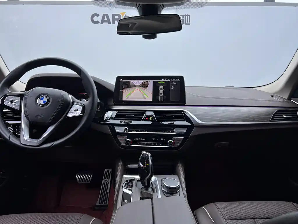 BMW 5 Series — фото 9