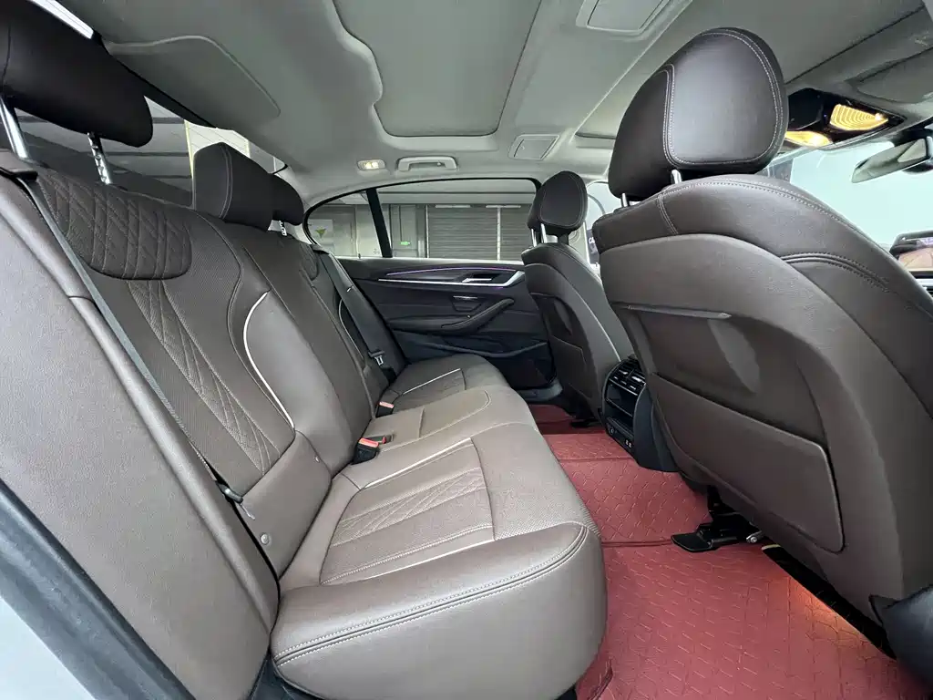 BMW 5 Series — фото 10